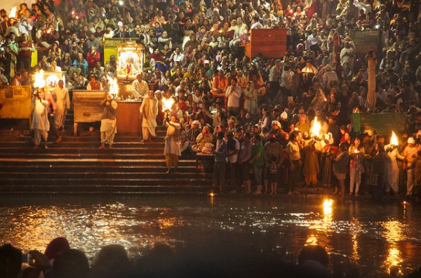 Die 10 schönsten Reiseziele in Nordindien - Lichterzeremonie in Haridwar