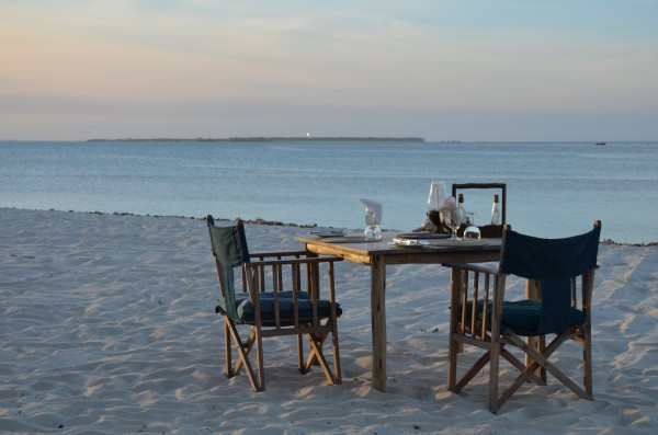 Die schönsten Inseln Tansanias - Strand Dinner